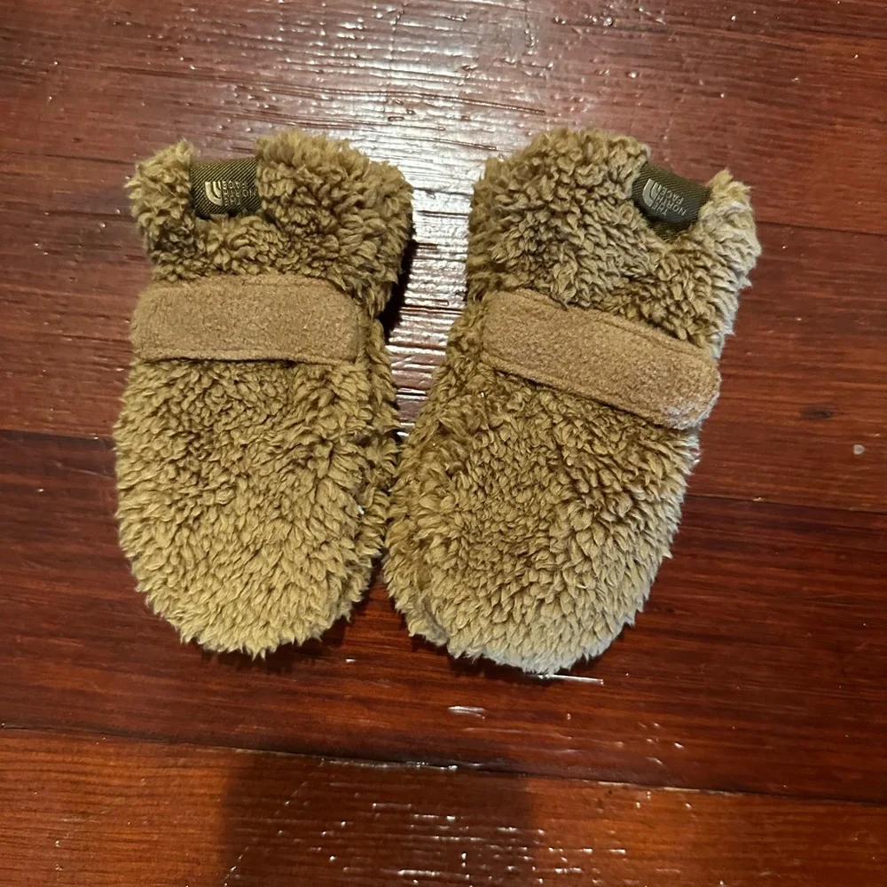 The North Face Kids Plush Mittens in Brown